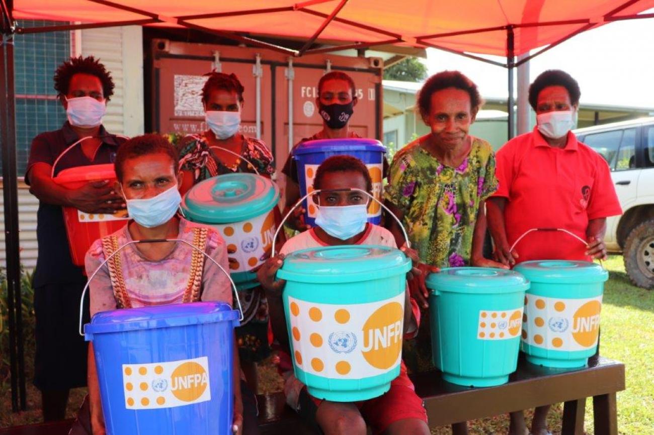 PNG Women in Kiunga with dignity kits