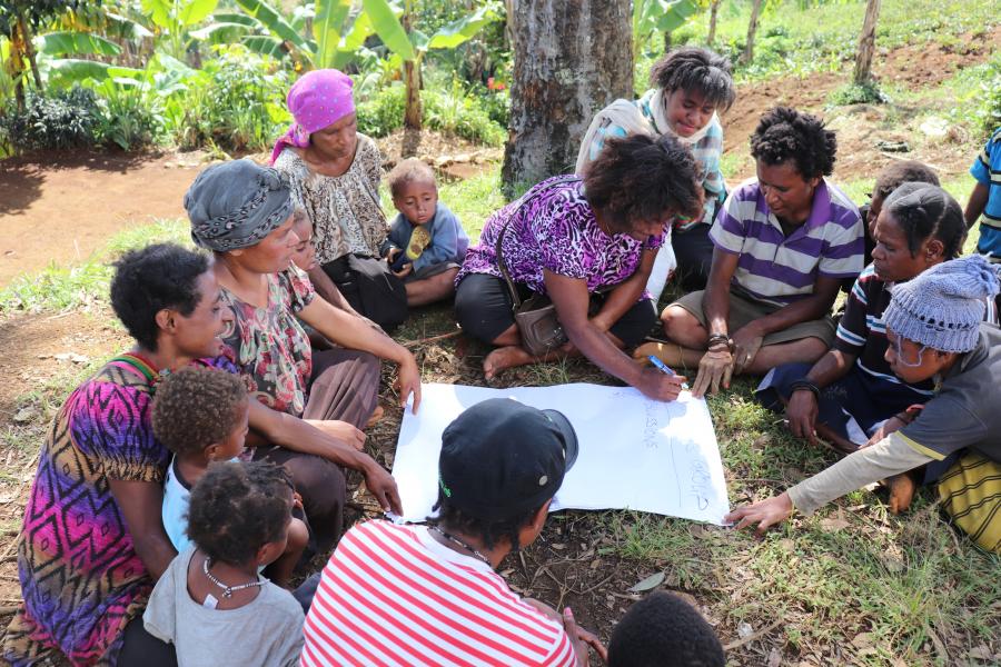 PNG Community members in Semin are invited to draft inputs on the development projects being implemented under the Peacebuilding Fund.