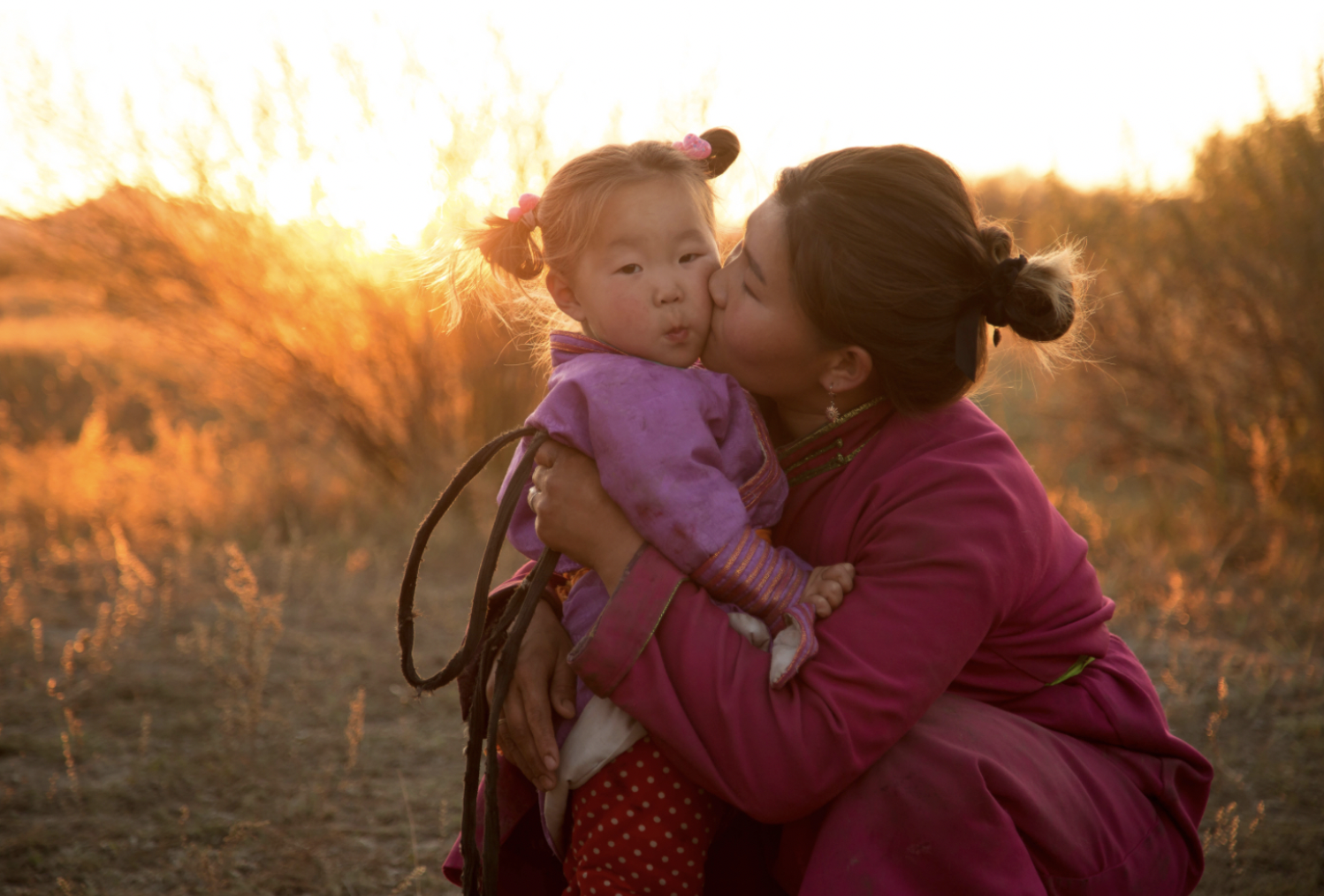 JSDGF news April  2021, child and mother, Photo: UN/Mongolia