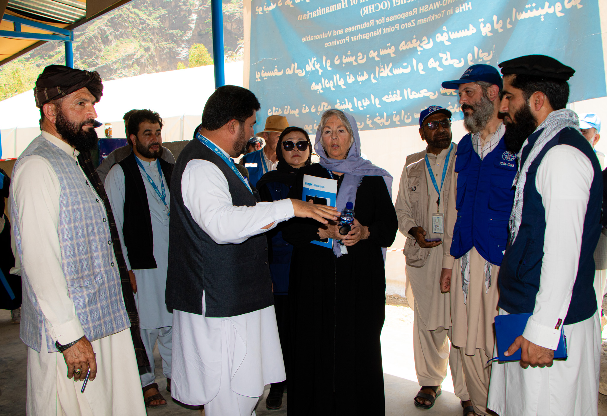 Asa from SIDA speaks to UN agencies on her visit to the Torkham Border.