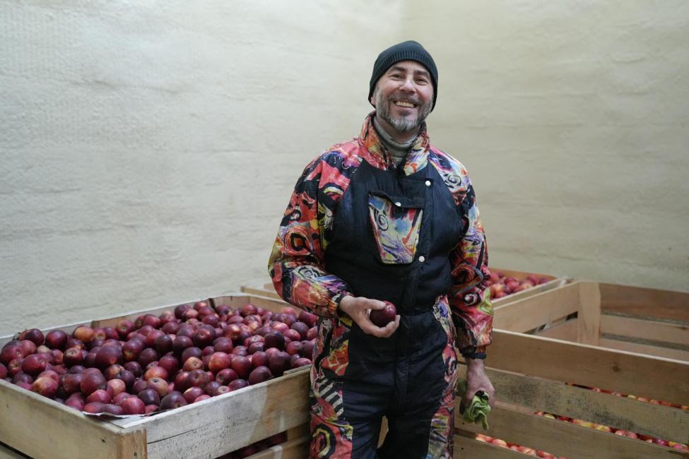 Viktor gives us a tour of the apple workshop and the premises where the products are stored