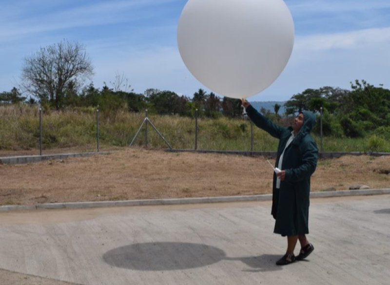 SOFF Launch of radiosonde (weather balloon in Nahdi, Fiji). Photo by Lars Peter Riishojgaard