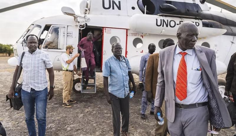 Some helicopters are more important than others, like this one, belonging to UNMISS and delivering justice to Koch. Photo by Peter Bateman/UNMISS.